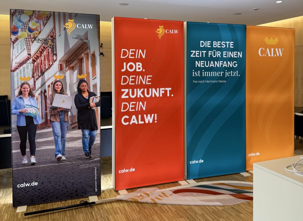 Roll-Up-Motive der Stadt Calw zur Jobkampagne „Dein Job. Deine Zukunft. Dein Calw!“ auf Karrieremesse