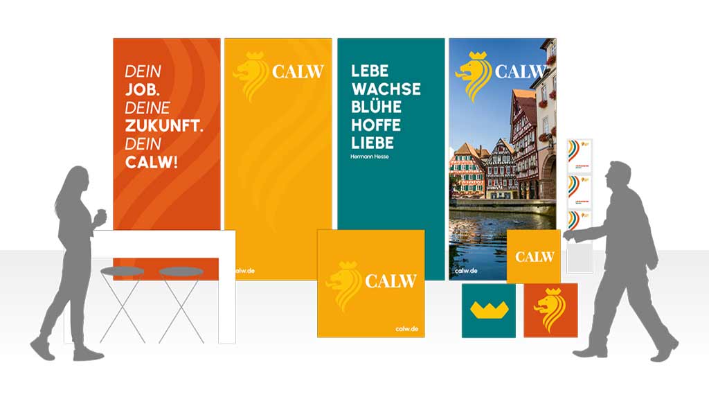 Visualisierung des modularen Messestands der Stadt Calw mit Corporate Design-Elementen, Slogan und Löwenlogo