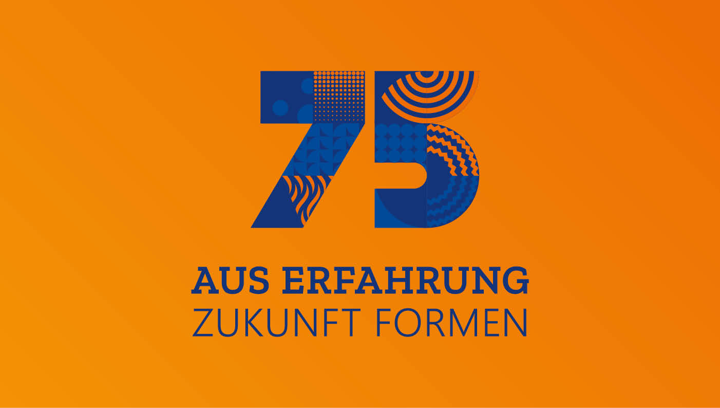 Key Visual in Orange "75 Jahre – Aus Erfahrung Zukunft formen" zum Jubiläum von Fritz Winter
